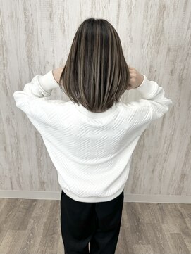 ラッズプラスエイチ(Lads+h) バレイヤージュ　ボブ