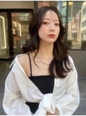 センター分けくびれヘア前髪ロングレイヤー韓国ヘアエモージュ