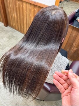 美容室 アーク 縮毛矯正のメンテナンスに、至高の髪質改善トリートメント