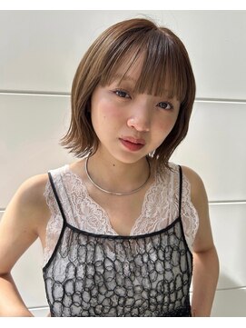 ウタ 明るめbeigeで夏っぽく