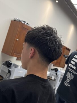 フランクス バーバー ウエストトウキョウ 吉祥寺店(FRANK’S BARBER WEST TOKYO) フェザーパーマサーフカール刈り上げセンターパートR