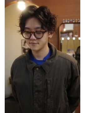 エディ(Edy) メンズセンターパート波巻きパーマケアパーマブラウンカラー岡山