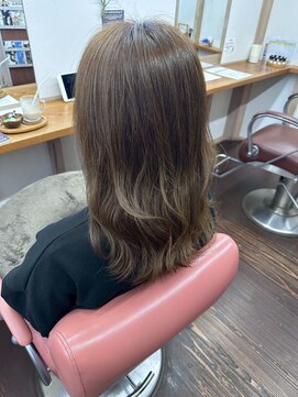 ナンバーエイト(number eight) 顔周りカット韓国風ヘアオリーブカラーひし形美シルエット