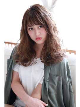 リリー(Lilly) 【Lilly】束感のある斜めバング フォギーベージュ