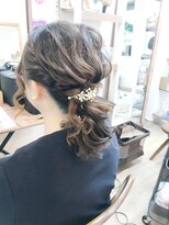 ロカット サロン(Roquat Salon)&nbsp;レトロウェーブローポニーアレンジ【ヘアアレンジ　立川/立川】