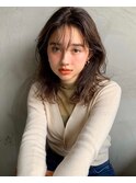 シースルーバングとゆるパーマで作る柔らかミディアム