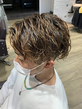 エヌプラス(N+) メンズヘアフェザーパーマサーフカール刈り上げセンターパート