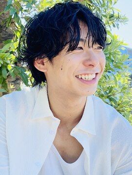 ノイ(noi) センターパートニュアンスパーマ刈り上げツーブロックメンズヘア