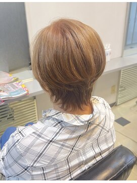 プルブ 前下がりショートボブ