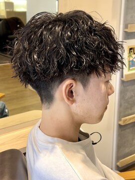 デプト(DEPT.) メンズカットメンズパーマツイストスパイラルパーマフェード眉毛