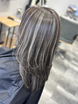 エスト 小倉(est) グレージュハイライト/ブリーチ/ロングレイヤー/髪質改善