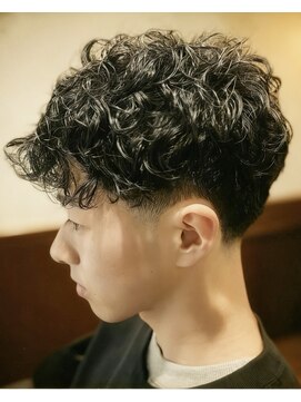 リア(Li'a) テーパーフェー/メンズパーマ/海外風