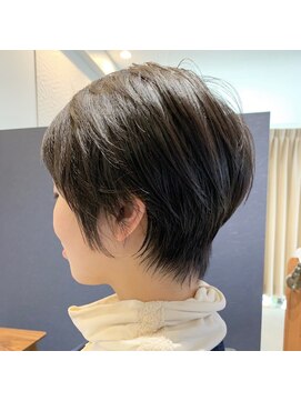 ロワ(Rowa) 襟やマフラーの邪魔にならぬスッキリショート