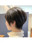 襟やマフラーの邪魔にならぬスッキリショート