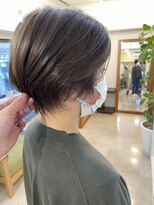 イリーブ(elieve)&nbsp;浮き癖を抑えた、ショートカット！大人かわいい上品なスタイルを