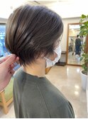 浮き癖を抑えた、ショートカット!大人かわいい上品なスタイルを
