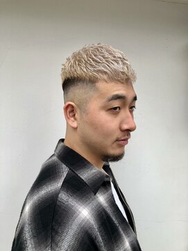 カットフォーユー(Cut For You) スキンフェード×ホワイトベージュ