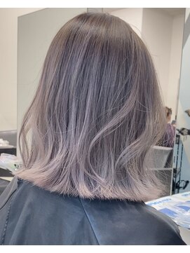 アライブ キチジョウジ(ALIVE Kichijoji) エアータッチバレイヤージュ白髪ぼかし／ケアブリーチハイライト