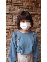 エノモト(ENOMOTO)&nbsp;ぱっつん前髪切りっぱなし外はねボブ×イヤリングカラー