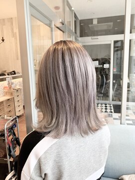 リード バイ ラグーン(LEAD by LAGOON) ホワイトミルクティーベージュケアブリーチインナーイヤリング