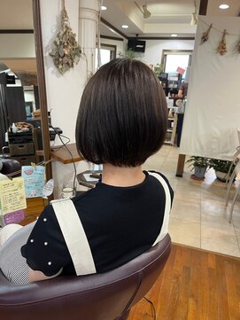 美容室 メザミー MESAMIES ショートボブ暗髪サラツヤ髪N.カラートリートメント