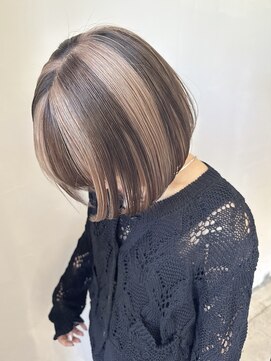 イル(ill) デザインカラー ミニボブ ダブルカラー