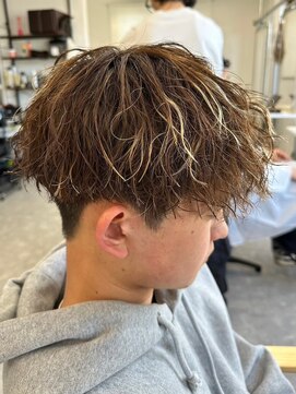 フゥ 宇都宮(FeU) 波巻きパーマメンズパーマメンズヘアツーブロックツイストパーマ