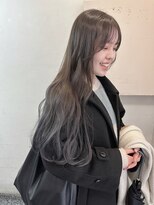 キャンバス バイ ネオリーブ 横浜西口(Canvas by neo.)&nbsp;ロングヘア グラデーション ダークオリーブグレージュ 顔周り