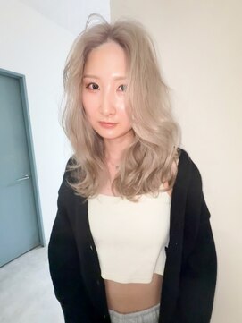 シー(SEE.) white blonde.
