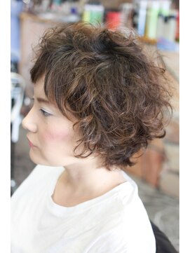 オーバーキャプテンネイキッド(OVER CAPTAIN NAKED) 柔らかキュート♪コンパクトショートパーマ
