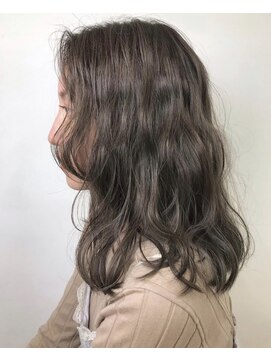 メロウ(MELLOW) 細めブリーチハイライト×シルバーアッシュ