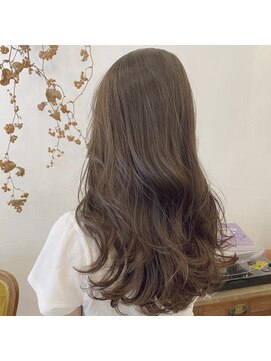 マウロア(MAULOA) "韓国風コテ巻きロング×艶透けカラー"ayumi