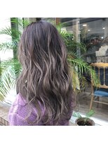 カルフール ロコ 草加西口店(Carrefour LOCO) 外国人風ホワイトカラー