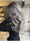シルバーバレイヤージュ、ハイライト、グレージュレイヤーカット