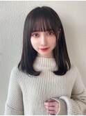 黒髪暗髪ぱっつん前髪小顔顔まわりミディアムレイヤーワンカール