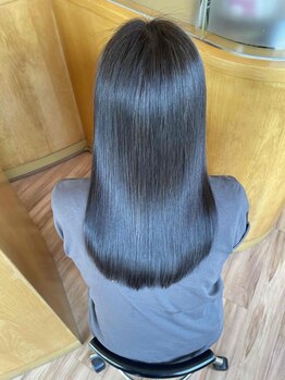 驚くほど自然で柔らかい質感に♪独自の技術でダメージを少なくし、朝のスタイリングが楽になる時短効果も☆