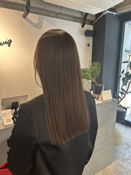 オリーブベージュ