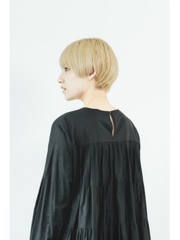 タイ(TAI)の写真/さりげないのに印象に残る、抜け感と色気を纏う大人女性のための上質なショートスタイル。