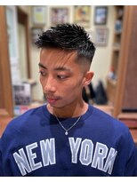 フォーコーナーズ(Four Corners)&nbsp;フェード・スキンフェードツーブロック刈り上げジェットモヒカン