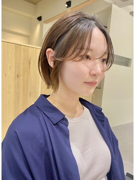 フイ(HUI) 20代30代大人可愛い小顔ボブ前下がりショートハイライト