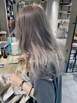 ロリム(RorriM)&nbsp;ウルフカット　ダブルカラー　ホワイトラベンダー　ケアブリーチ