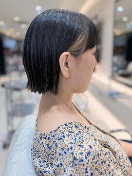 ザビー(THE B) 本八幡×イヤリングカラー×切りっぱなしボブ