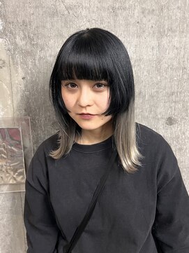 アジリ(agili) 10代20代/姫カット/顔周りカット/エンドカラー/シルバー/個性派