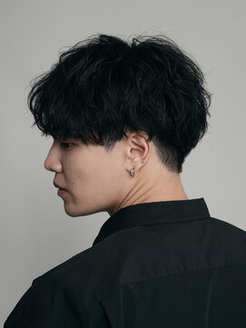 バイフィフス 原宿/表参道(by fifth) 波巻きツイストスパイラルシャドウパーマセンターパート刈り上げ