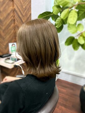 ル レーヴ 和田店(Le reve) ミルクティーグレージュ/ミディアムレイヤー/コテ巻き【横井】