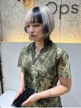 オプス 大名店(Ops) ホワイトミルクティー×ブラックのデザインカラー