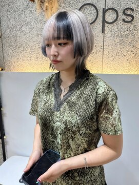 ホワイトミルクティー×ブラックのデザインカラー