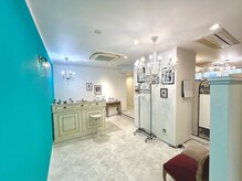 ヘアーアンドメイク ドレス(DRESS)の雰囲気（セット面は外から見えないようになっています。）