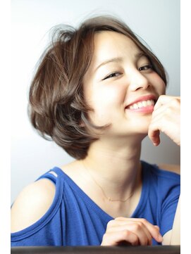 リル(Lilou) 【Lilou】大人かわいい ショートボブ 透明感イルミナカラー