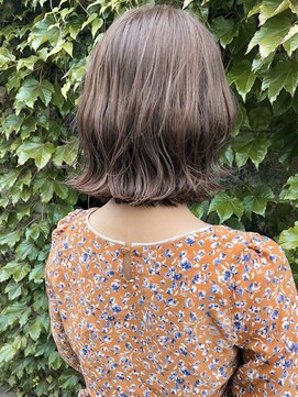 ルティア(Lutia) こて巻き 外ハネ アッシュ！